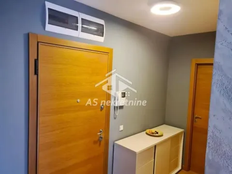 Izdavanje, trosoban stan, 82m², Vračar Hram, Vračar Sve Podlokacije - image 21