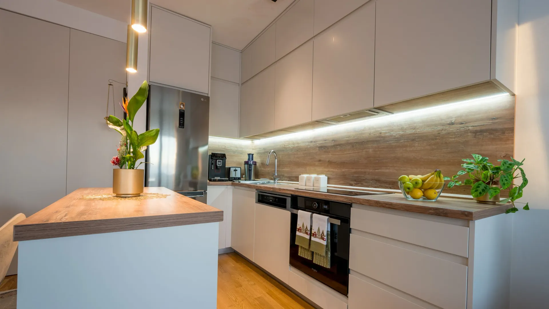 Prodaja, dvosoban stan, 63m², Pod Kuk, Tivat