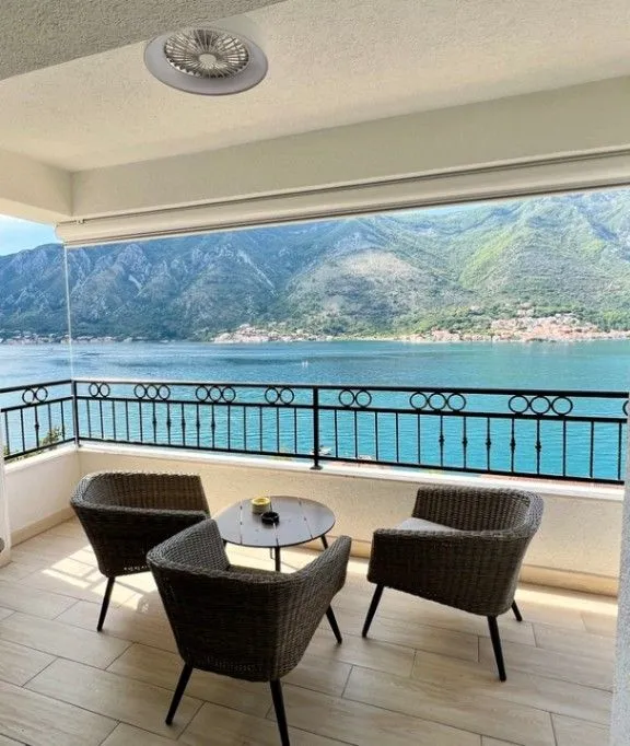 Sale, two bedroom apartment, 85m², Dobrota, Kotor