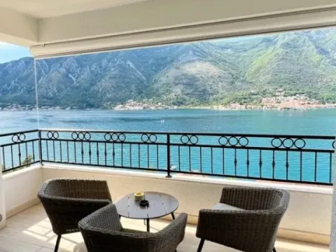 Sale, two bedroom apartment, 85m², Dobrota, Kotor