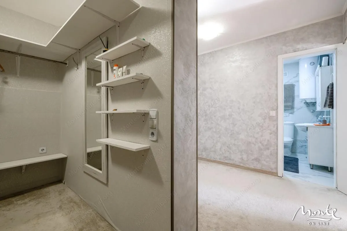Prodaja, dvosoban stan, 110m², Centar, Tivat