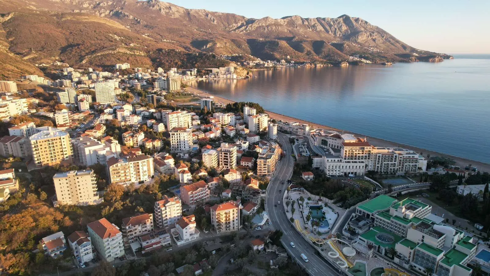 Sale, land lot, 2400m², Bečići, Budva