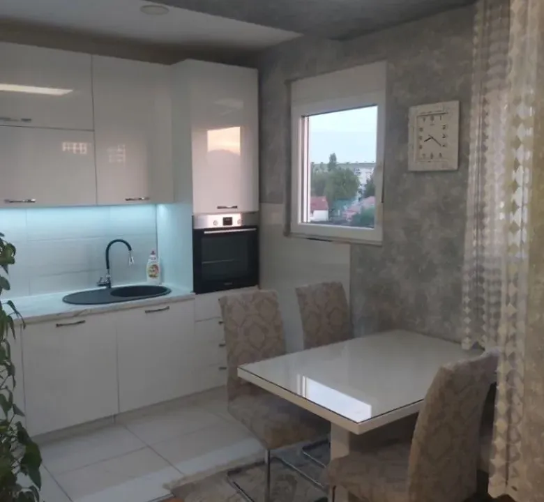 Izdavanje, dvosoban stan, 57m², Stari Aerodrom, Podgorica