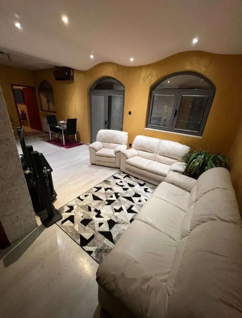 Izdavanje, jednosoban stan, 47m², Stari Aerodrom, Podgorica