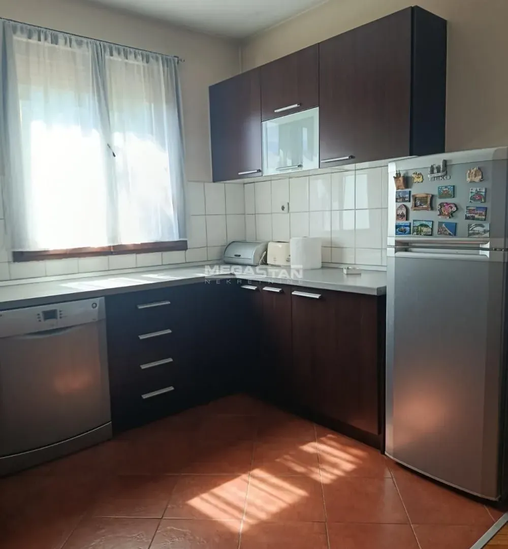 Sale, house, 270m², Mali Mokri Lug, Zvezdara Sve Podlokacije