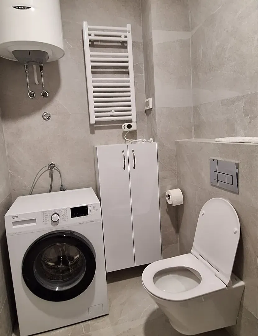 Izdavanje, jednosoban stan, 40m², Central Point, Podgorica