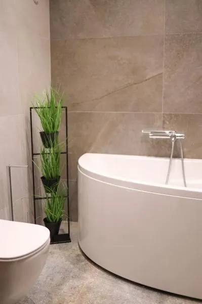 Izdavanje, trosoban stan, 90m², Grbavica, Novi Sad Sve Podlokacije