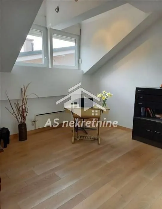 Izdavanje, četvorosoban stan, 120m², Senjak, Beograd