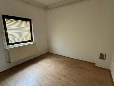 Prodaja, kuća, 270m², Jajinci, Voždovac Sve Podlokacije - image 6