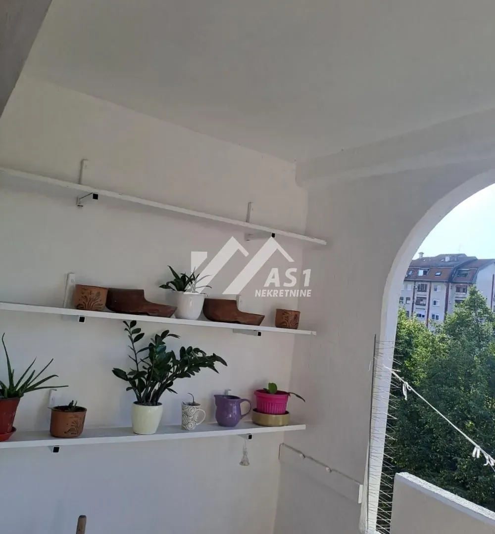 Izdavanje, četvorosoban stan, 84m², Sajam, Novi Sad Sve Podlokacije