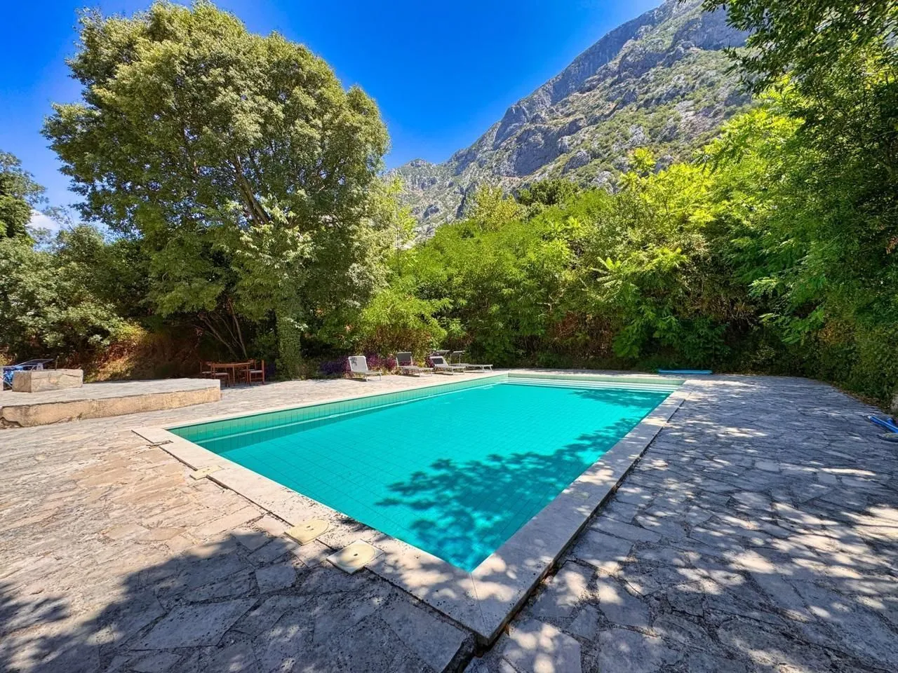 Prodaja, dvosoban stan, 82m², Dobrota, Kotor