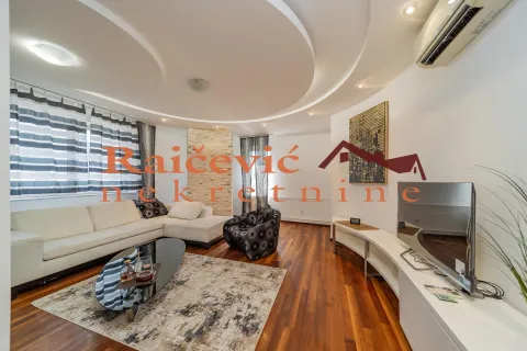 Prodaja, trosoban stan, 98m², Centar, Stara Pazova - image 3