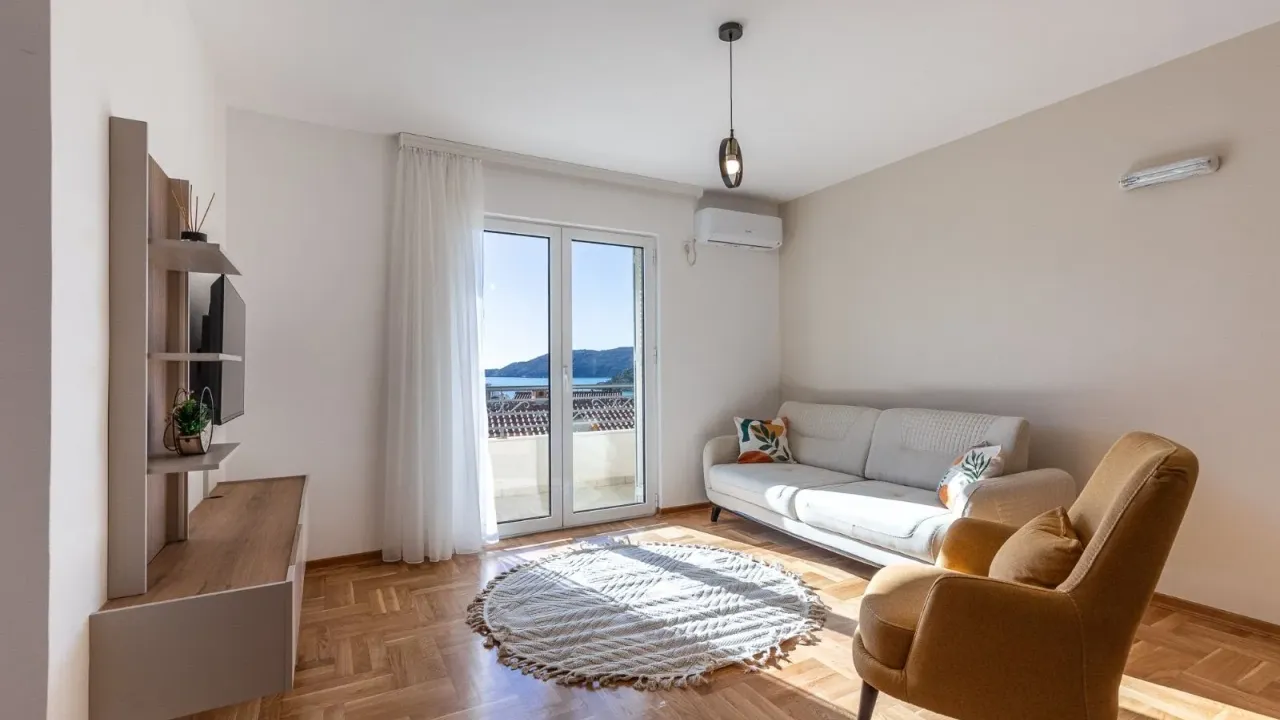 Rent, two bedroom apartment, 64m², Bečići, Budva