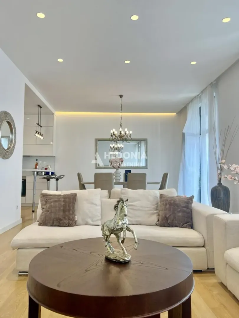 Izdavanje, trosoban stan, 205m², Novi Beograd Blok 65, Novi Beograd Sve Podlokacije