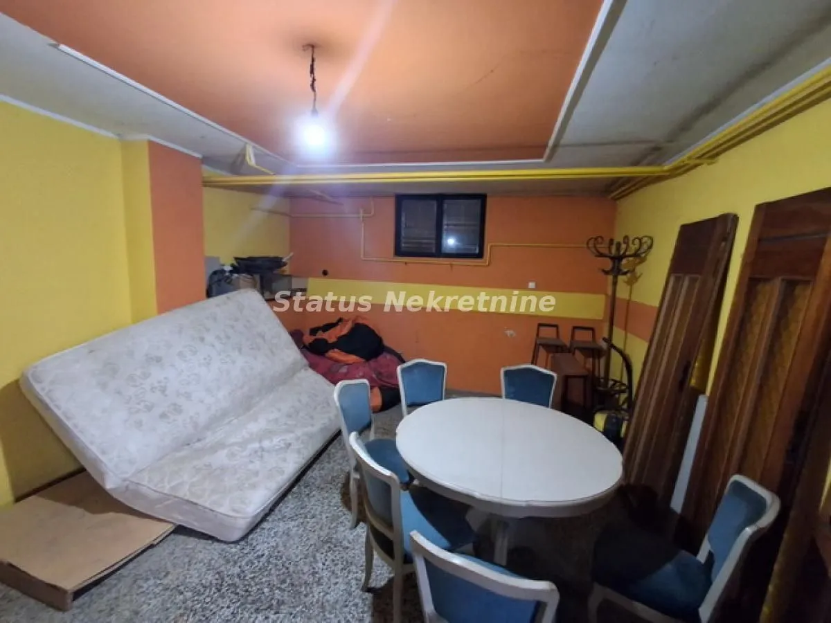 Prodaja, kuća, 330m², Futog, Novi Sad Sve Podlokacije