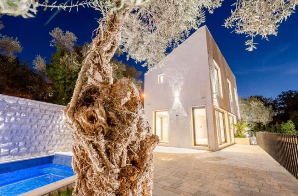 Sale, house, 240m², Bečići, Budva