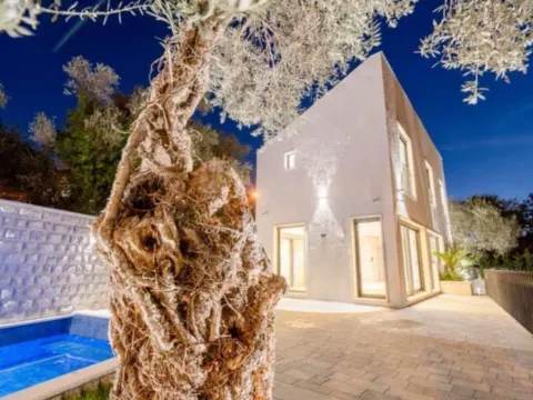 Sale, house, 240m², Bečići, Budva