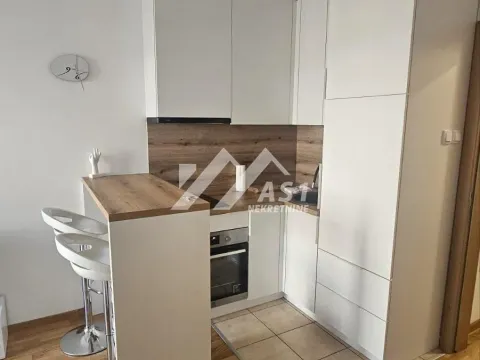 Izdavanje, jednosoban stan, 25m², Bulevar Evrope, Novi Sad Sve Podlokacije - image 4