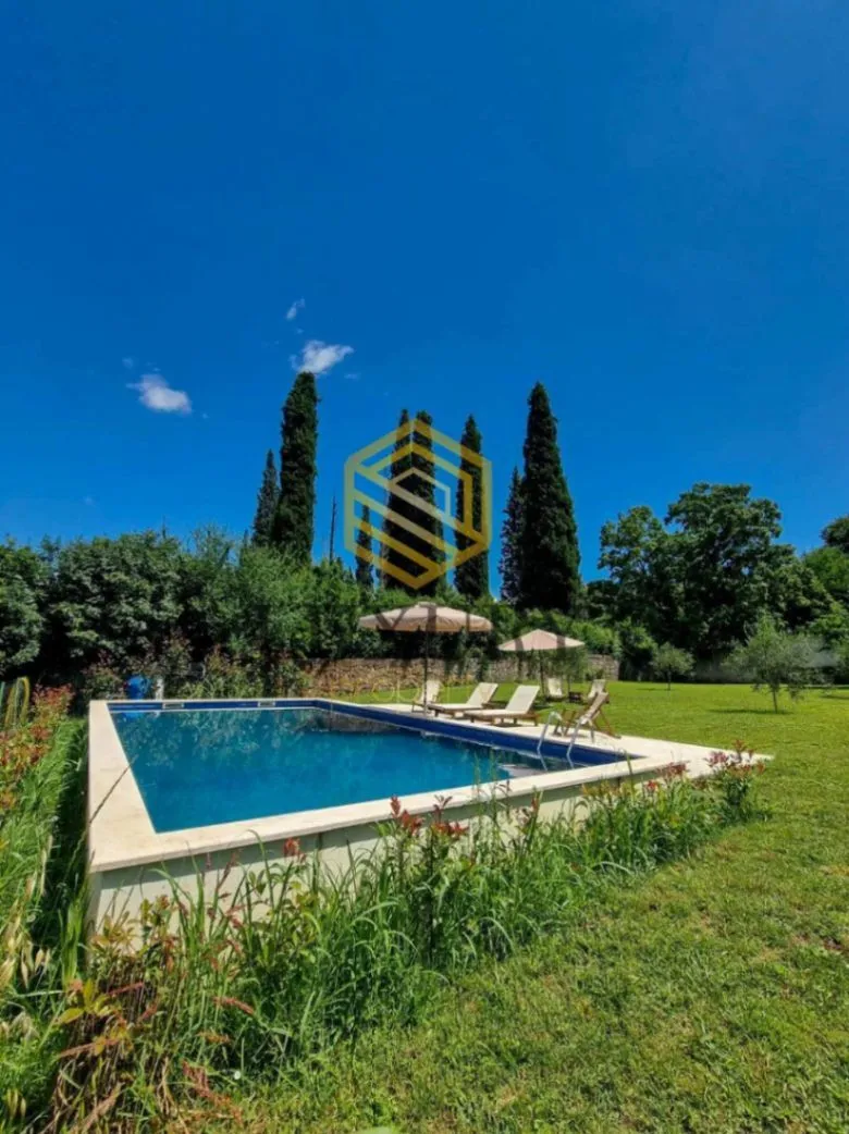 Rent, house, 250m², Mareza, Podgorica