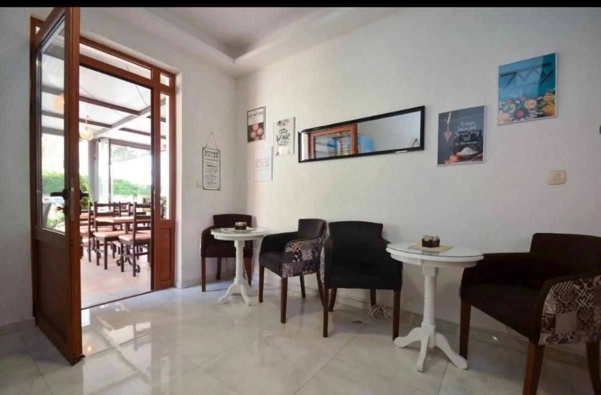 Izdavanje, poslovni prostor, 100m², Kotor, Crna Gora