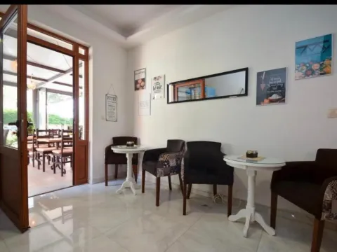 Izdavanje, poslovni prostor, 100m², Kotor, Crna Gora - image 2