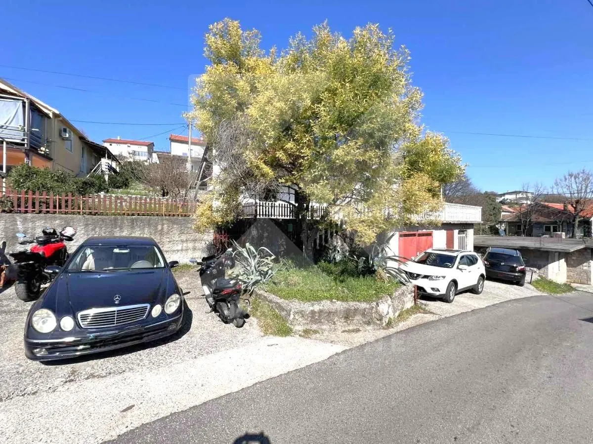 Prodaja, kuća, 159m², Malo Brdo, Podgorica