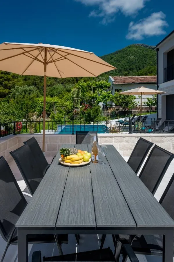 Prodaja, kuća, 250m², Mrčevac, Tivat