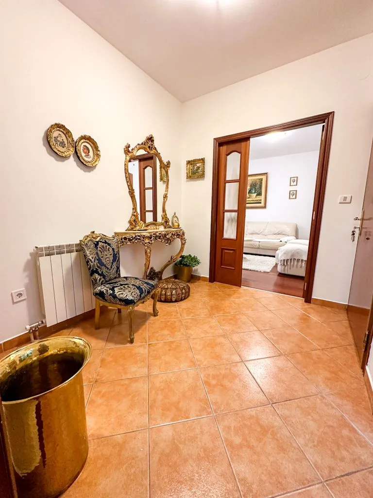 Rent, three bedroom apartment, 100m², Gorica C, Podgorica