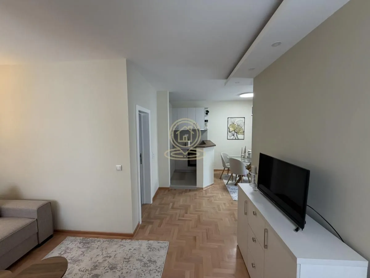 Izdavanje, dvosoban stan, 55m², Kalenić Pijaca, Vračar Sve Podlokacije