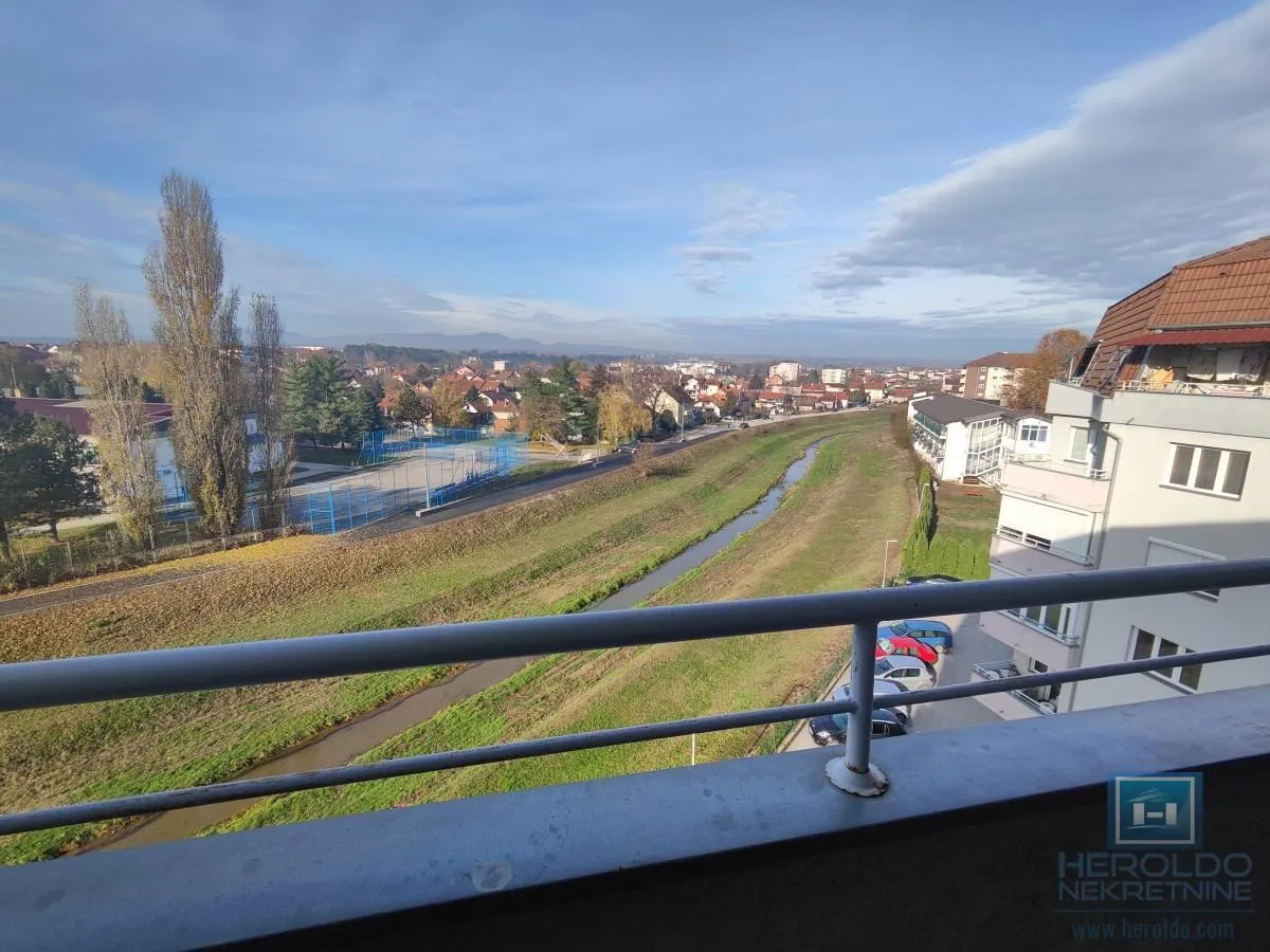 Prodaja, trosoban stan, 71m², Centar, Jagodina