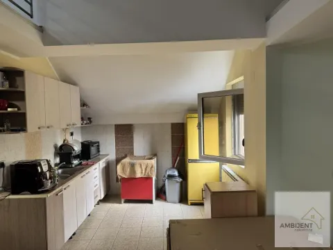 Izdavanje, poslovni prostor, 50m², Surčin, Beograd