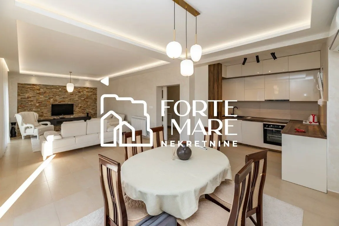 Prodaja, kuća, 220m², Zelenika, Herceg Novi