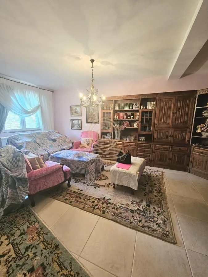 Prodaja, trosoban stan, 130m², Centar, Kragujevac