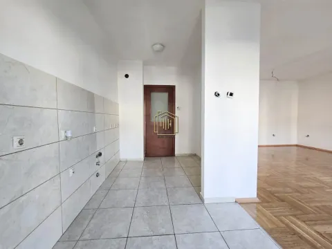 Prodaja, dvosoban stan, 73m², Dalmatinska ulica, Podgorica - image 7