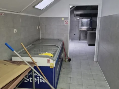 Izdavanje, poslovni prostor, 130m², Zemun Save Kovačevića, Zemun Sve Podlokacije - image 13