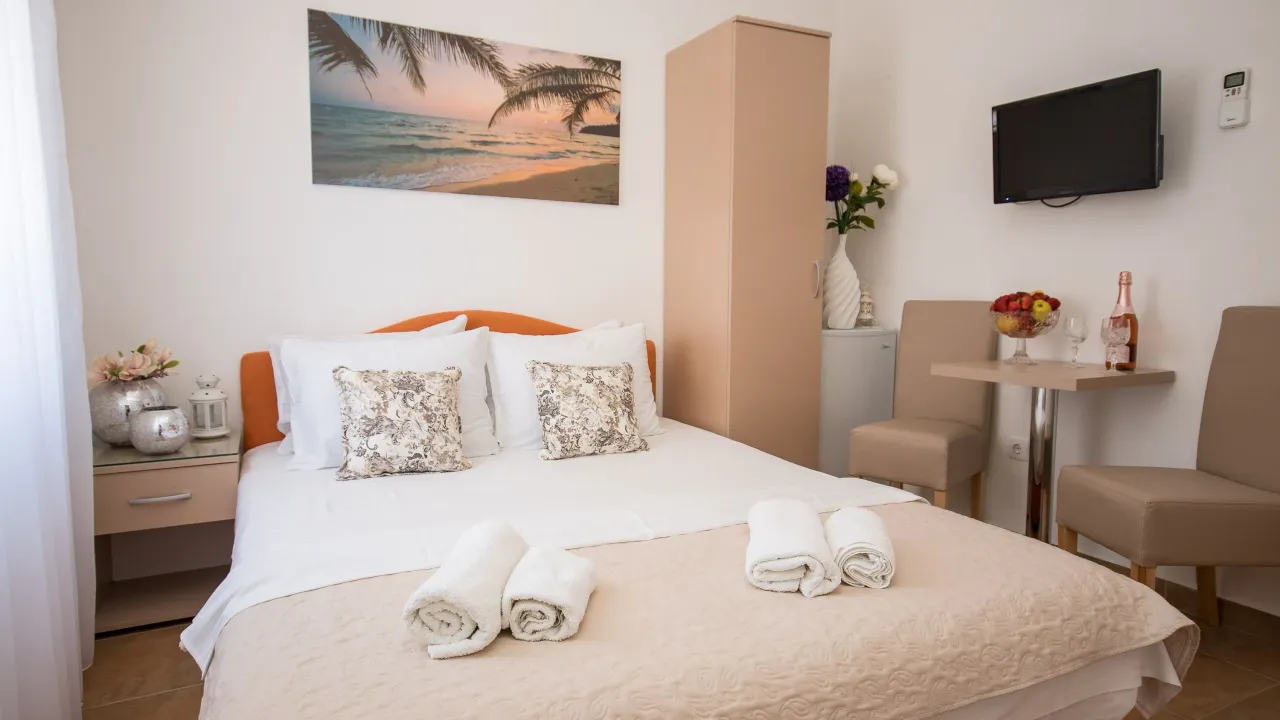 Daily-rent, studio apartment, 13m², Centar, Bar