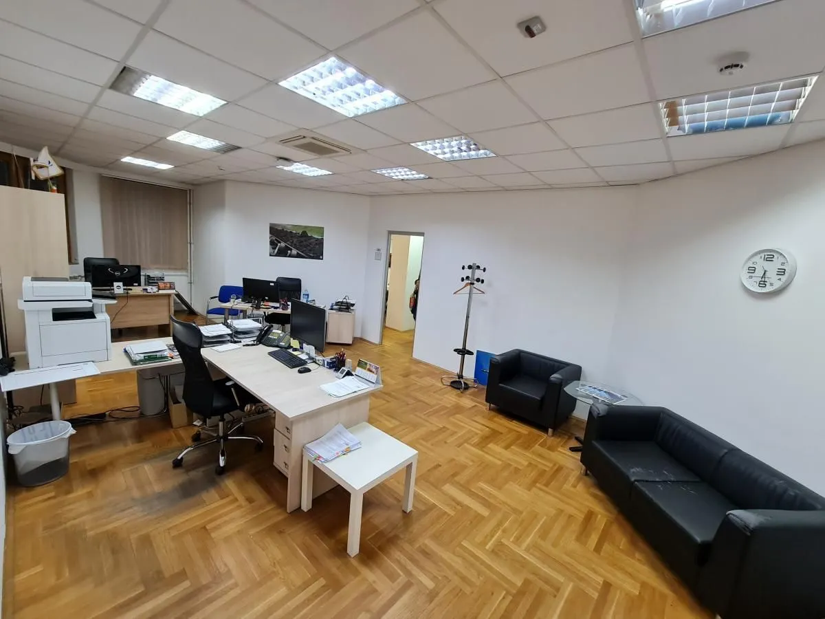 Rent, office space, 650m², Slavija, Vračar Sve Podlokacije