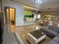 Izdavanje, trosoban stan, 115m², City Kvart, Podgorica - image 1