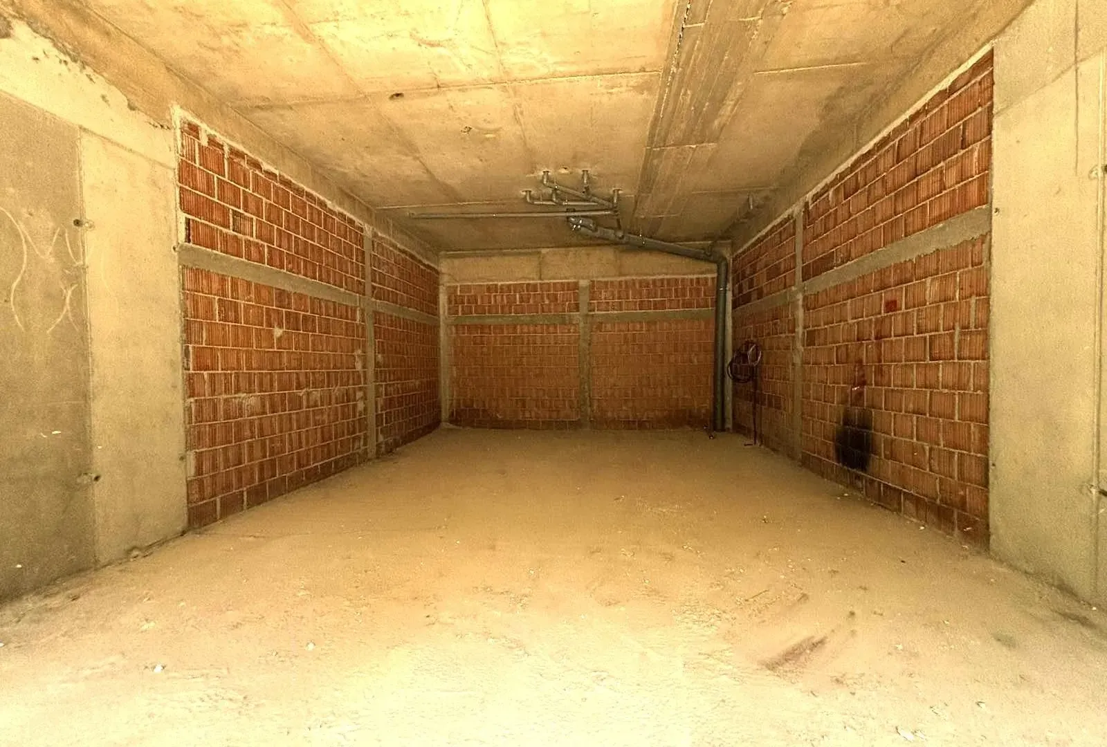 Izdavanje, poslovni prostor, 100m², Stari Aerodrom, Podgorica