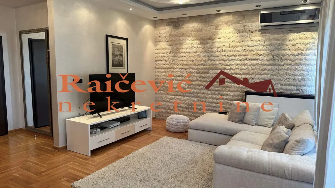 Izdavanje, četvorosoban stan, 97m², Zvezdara Sve Podlokacije, Beograd