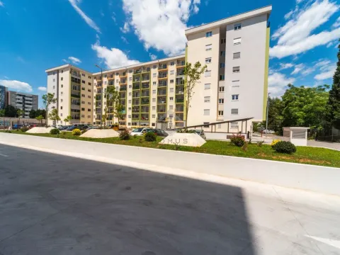 Izdavanje, poslovni prostor, 43m², Pobrežje, Podgorica