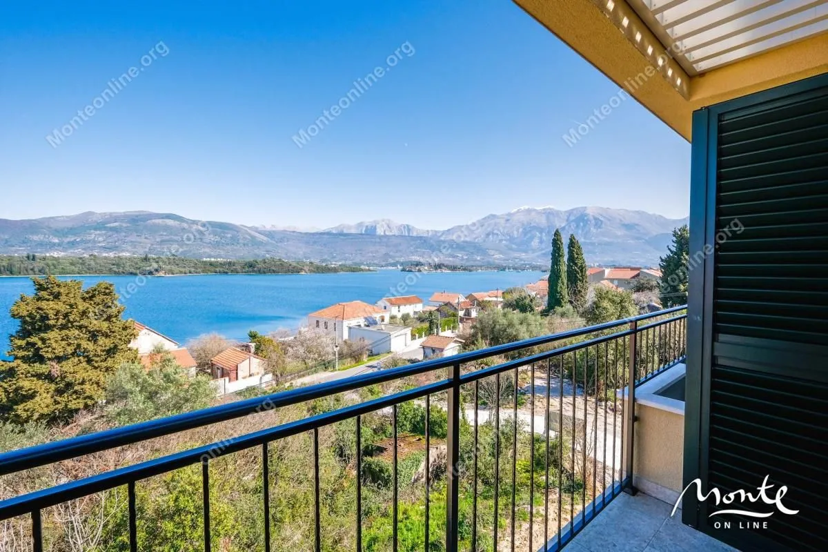 Prodaja, trosoban stan, 96m², Krašići, Tivat