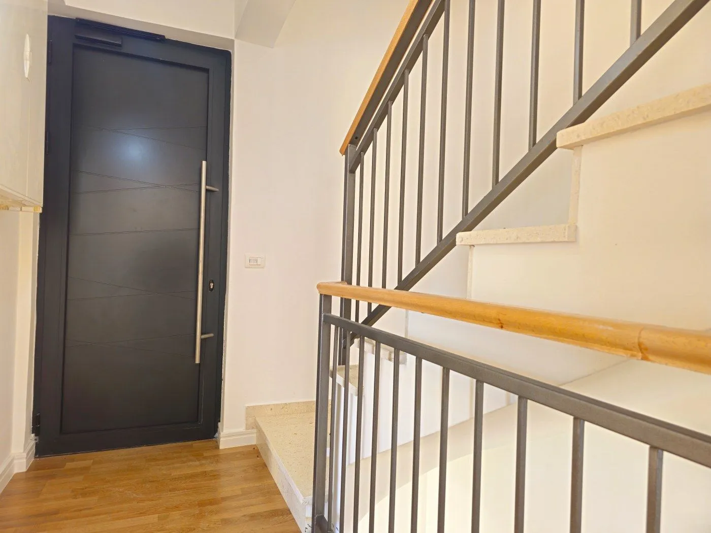Sale, house, 184m², Komoševina, Budva