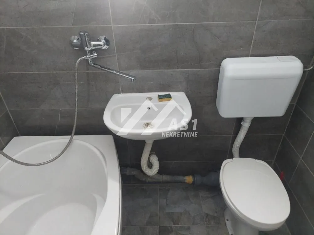 Izdavanje, trosoban stan, 78m², Liman 3, Novi Sad Sve Podlokacije
