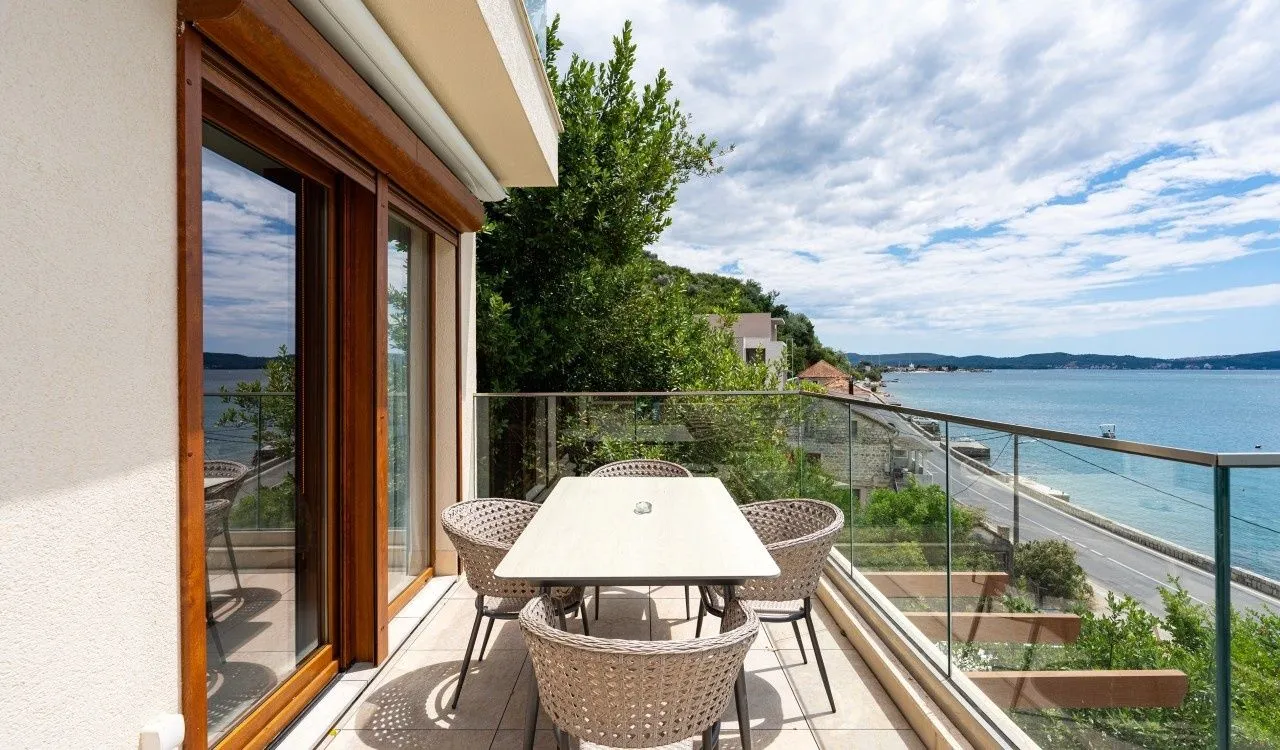 Prodaja, dvosoban stan, 67m², Opatovo, Tivat