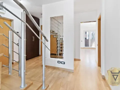 Izdavanje, trosoban stan, 128m², Stari Grad, Beograd - image 4