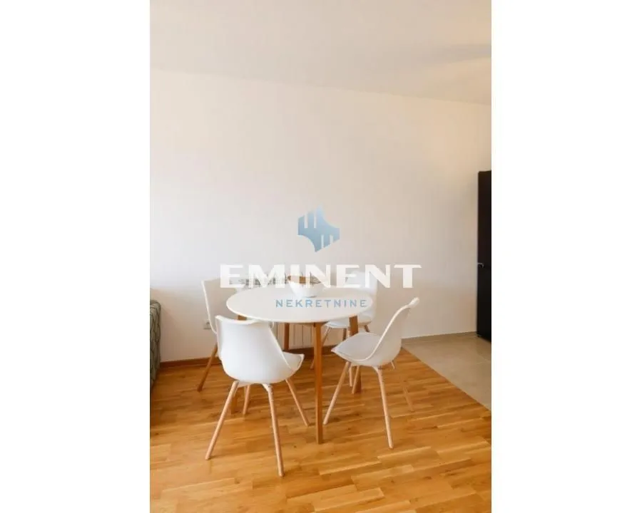 Izdavanje, dvosoban stan, 40m², Zemun Gornji Grad, Zemun Sve Podlokacije