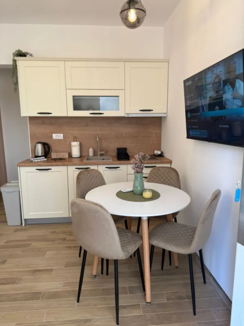 Izdavanje, kuća, 32m², Lastva Grbaljska, Kotor