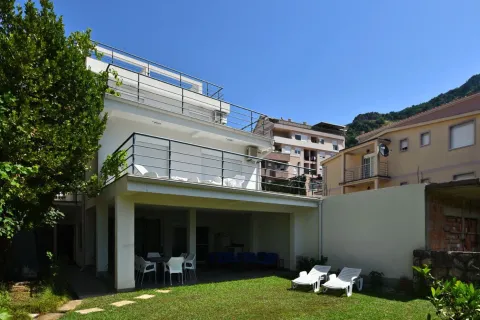 Izdavanje, jednosoban stan, 65m², Lazi, Budva - image 10