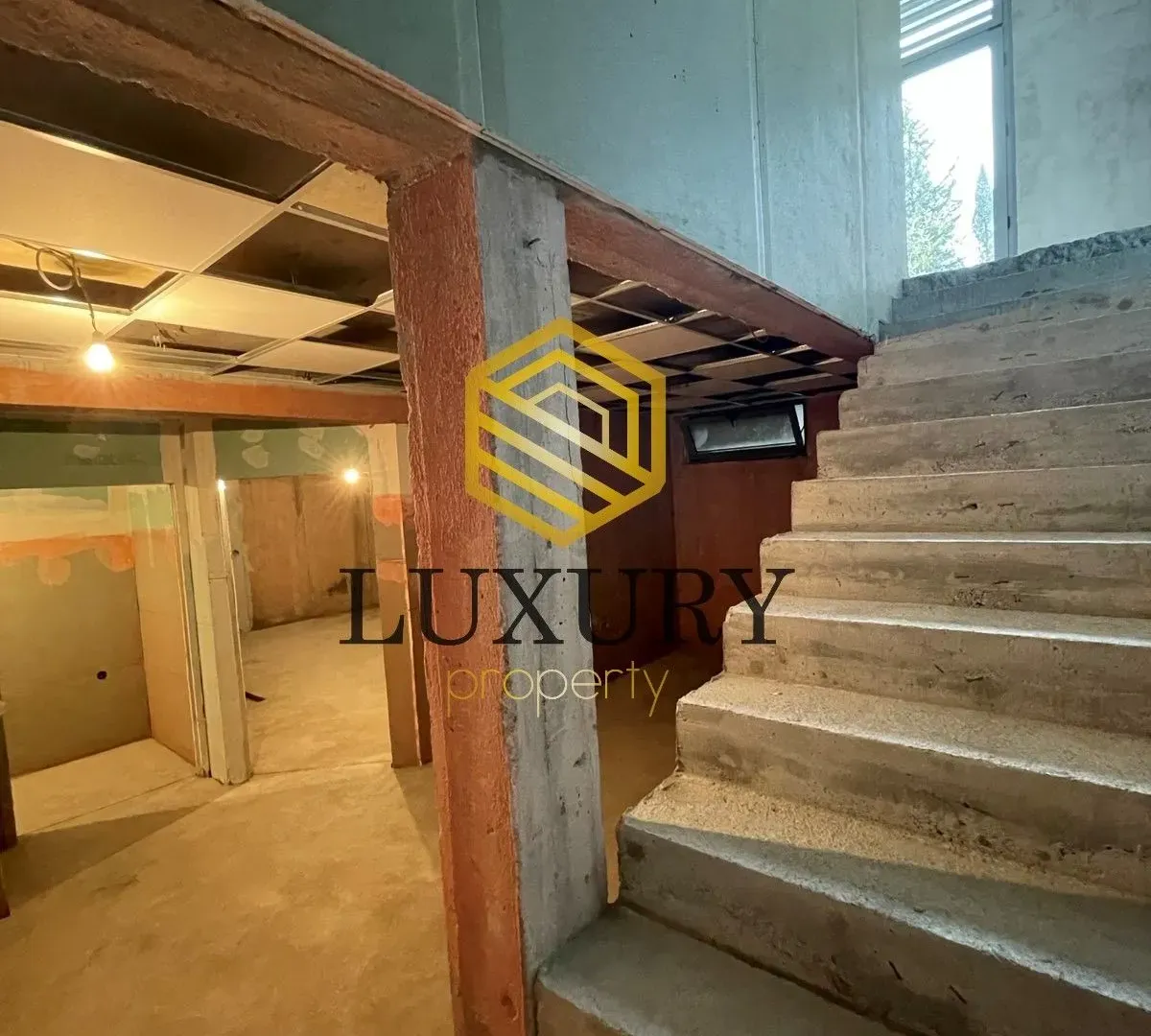 Izdavanje, poslovni prostor, 150m², Zagorič, Podgorica
